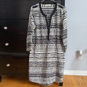 Black and White Long-Sleeve Patterned Tunic Dress